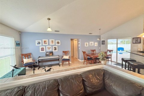 House in Port St. Lucie, Florida 4 bedrooms, 212.1 sq.m. № 1839603 - photo 5