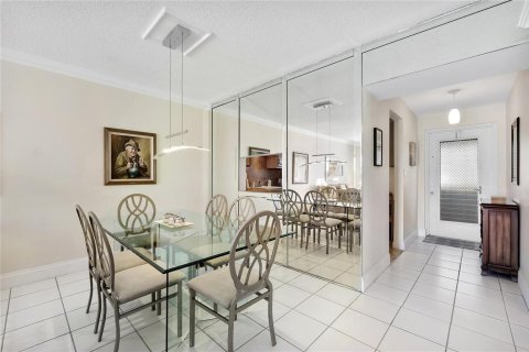 Купить кондоминиум в Маргит, Флорида 2 спальни, 85.47м2, № 2083727 - фото 8