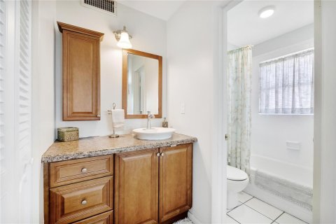 Купить кондоминиум в Маргит, Флорида 2 спальни, 85.47м2, № 2083727 - фото 11