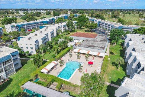 Купить кондоминиум в Маргит, Флорида 2 спальни, 85.47м2, № 2083727 - фото 15