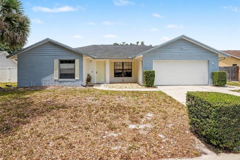 House in Oviedo, Florida 3 bedrooms, 164.81 sq.m. № 2230400 - photo 2