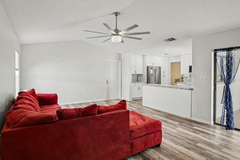 House in Oviedo, Florida 3 bedrooms, 164.81 sq.m. № 2230400 - photo 20