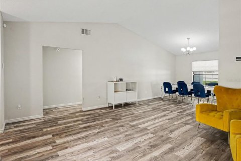 House in Oviedo, Florida 3 bedrooms, 164.81 sq.m. № 2230400 - photo 15