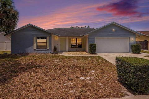 House in Oviedo, Florida 3 bedrooms, 164.81 sq.m. № 2230400