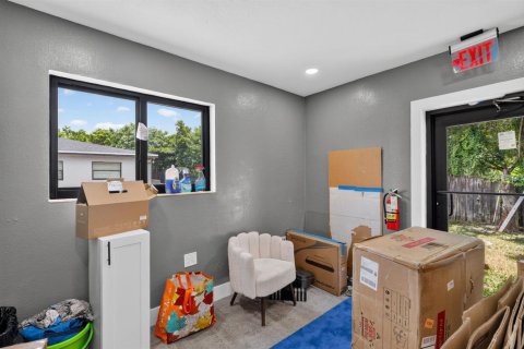 Commercial property in North Miami Beach, Florida № 2248206 - photo 17