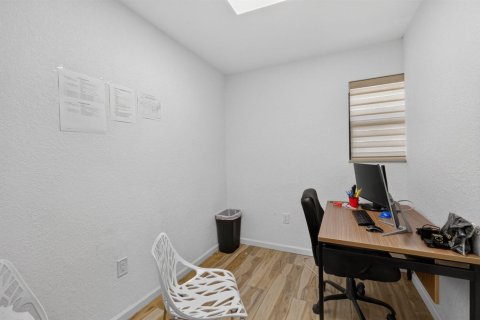Commercial property in North Miami Beach, Florida № 2248206 - photo 30
