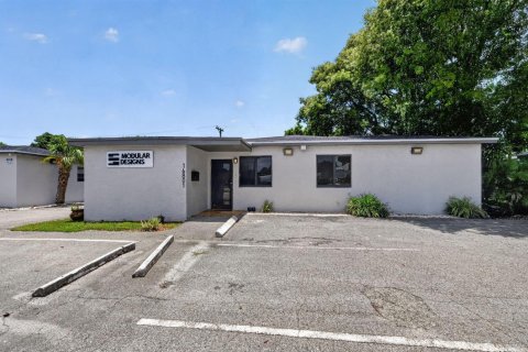 Commercial property in North Miami Beach, Florida № 2248206 - photo 22