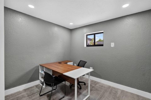 Commercial property in North Miami Beach, Florida № 2248206 - photo 13