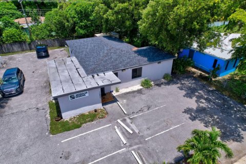 Commercial property in North Miami Beach, Florida № 2248206 - photo 23