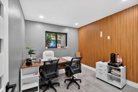Commercial property in North Miami Beach, Florida № 2248206 - photo 15