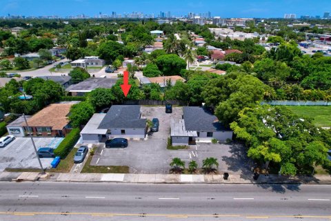 Commercial property in North Miami Beach, Florida № 2248206 - photo 3
