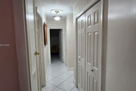 House in Cutler Bay, Florida 3 bedrooms, 170.94 sq.m. № 1726188 - photo 27