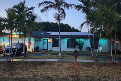 House in Cutler Bay, Florida 3 bedrooms, 170.94 sq.m. № 1726188 - photo 3
