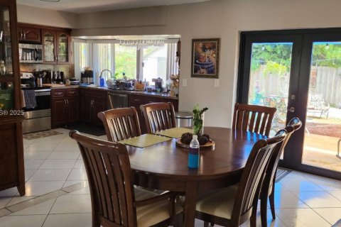 House in Cutler Bay, Florida 3 bedrooms, 170.94 sq.m. № 1726188 - photo 14