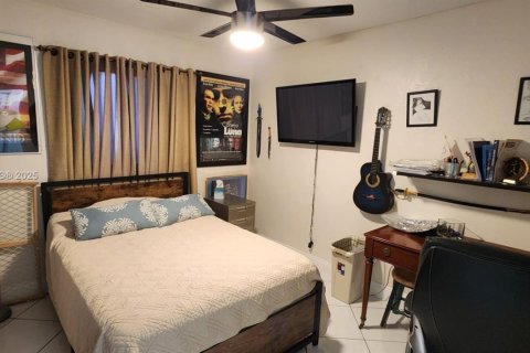 House in Cutler Bay, Florida 3 bedrooms, 170.94 sq.m. № 1726188 - photo 24