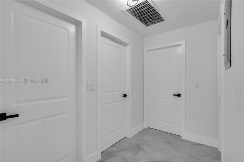 Villa ou maison à louer à Miami, Floride: 3 chambres № 1976974 - photo 12