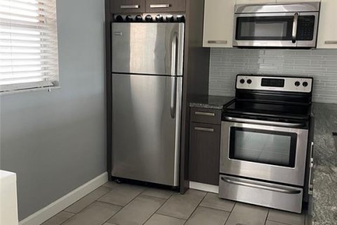 Condo in Lauderdale Lakes, Florida, 2 bedrooms  № 2086923 - photo 2