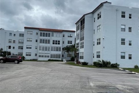 Condo in Lauderdale Lakes, Florida, 2 bedrooms  № 2086923 - photo 12