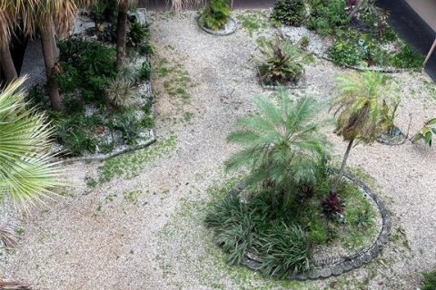 Condo in Lauderdale Lakes, Florida, 2 bedrooms  № 2086923 - photo 11