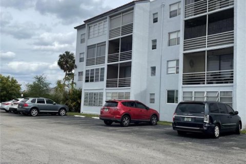 Condo in Lauderdale Lakes, Florida, 2 bedrooms  № 2086923 - photo 13