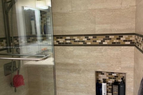 Casa en venta en Miami, Florida, 3 dormitorios, 159.05 m2 № 1864193 - foto 16