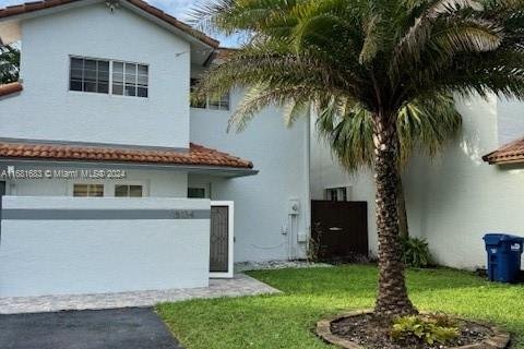 Casa en venta en Miami, Florida, 3 dormitorios, 159.05 m2 № 1864193 - foto 2