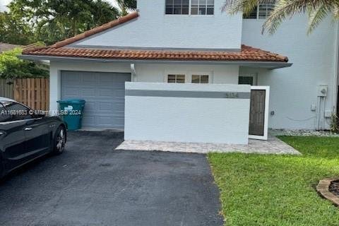 Casa en venta en Miami, Florida, 3 dormitorios, 159.05 m2 № 1864193 - foto 1
