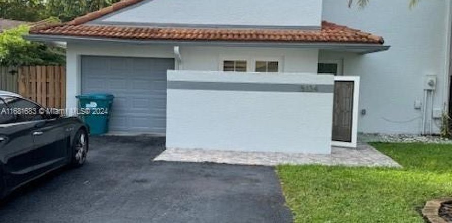 Casa en Miami, Florida 3 dormitorios, 159.05 m2 № 1864193