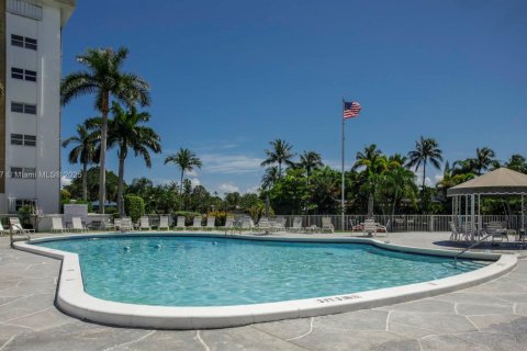 Condo in Oakland Park, Florida, 1 bedroom  № 2021049 - photo 16