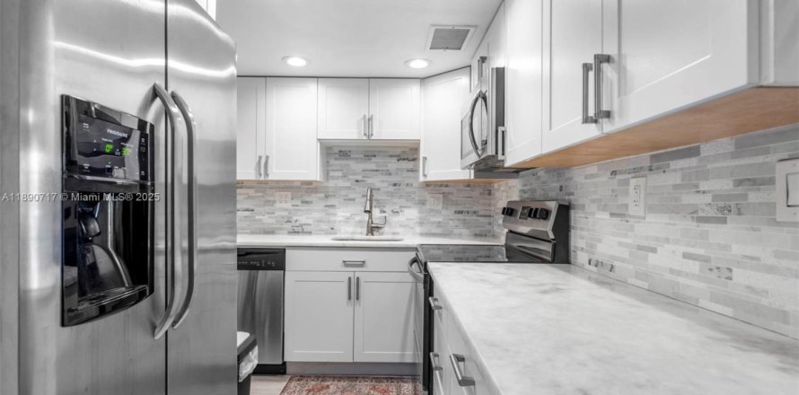 Condo in Oakland Park, Florida, 1 bedroom  № 2021049