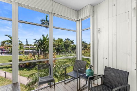 Condo in Oakland Park, Florida, 1 bedroom  № 2021049 - photo 11