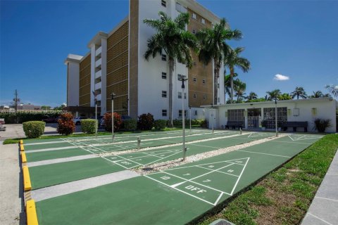 Condo in Oakland Park, Florida, 1 bedroom  № 2021049 - photo 15