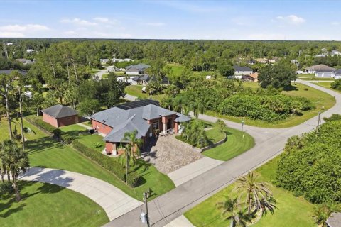 House in North Port, Florida 3 bedrooms, 236.9 sq.m. № 2156787 - photo 10