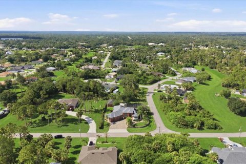 House in North Port, Florida 3 bedrooms, 236.9 sq.m. № 2156787 - photo 6