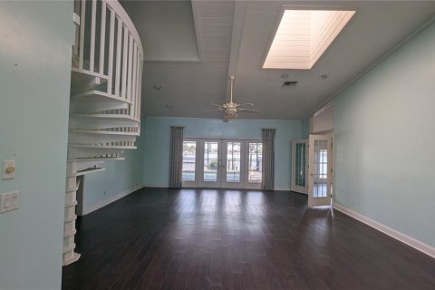 House in Cape Coral, Florida 4 bedrooms, 279.54 sq.m. № 1747554 - photo 19