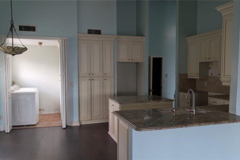 House in Cape Coral, Florida 4 bedrooms, 279.54 sq.m. № 1747554 - photo 4