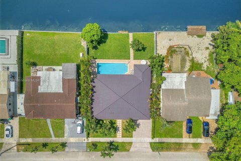 House in Miami, Florida 3 bedrooms № 1707585 - photo 8