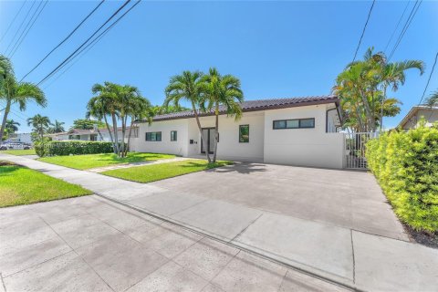 House in Miami, Florida 3 bedrooms № 1707585 - photo 13