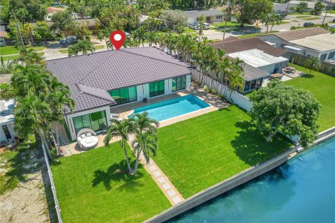 House in Miami, Florida 3 bedrooms № 1707585 - photo 6
