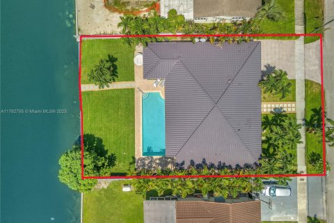 House in Miami, Florida 3 bedrooms № 1707585 - photo 17