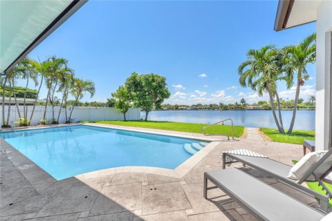 House in Miami, Florida 3 bedrooms № 1707585 - photo 3