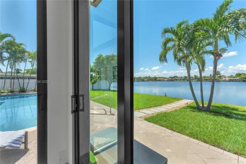 House in Miami, Florida 3 bedrooms № 1707585 - photo 19