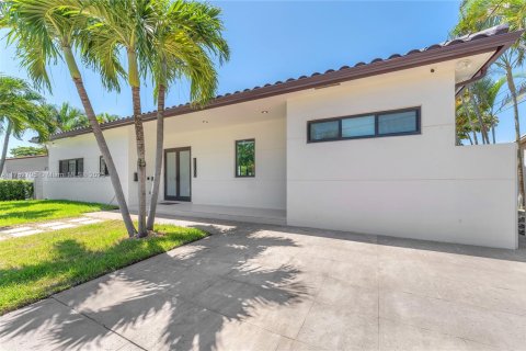 House in Miami, Florida 3 bedrooms № 1707585 - photo 14