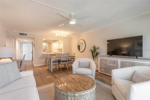 Condo in New Smyrna Beach, Florida, 2 bedrooms  № 1575156 - photo 10