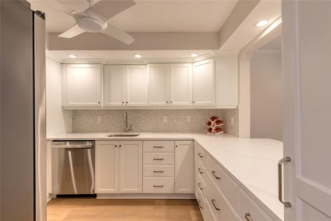 Condo in New Smyrna Beach, Florida, 2 bedrooms  № 1575156 - photo 4