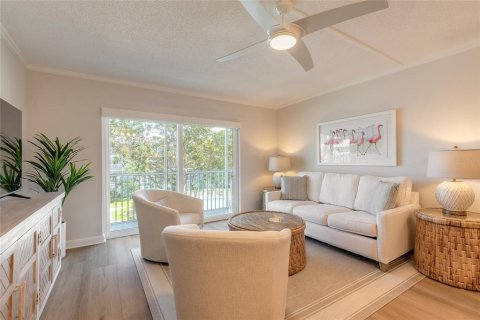 Condo in New Smyrna Beach, Florida, 2 bedrooms  № 1575156 - photo 8