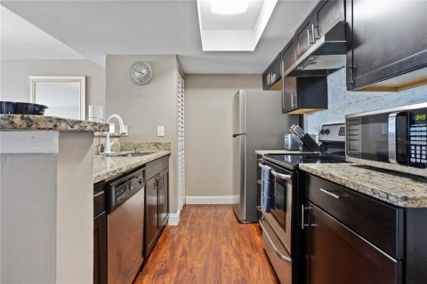 Condo in Kissimmee, Florida, 3 bedrooms  № 1879642 - photo 12