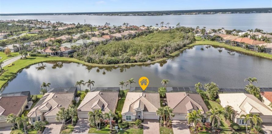 House in Port Charlotte, Florida 2 bedrooms, 169.36 sq.m. № 1529160