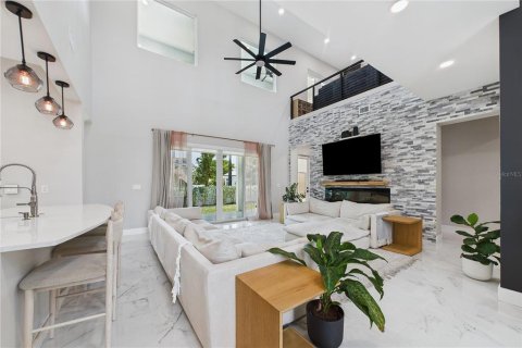 House in Indialantic, Florida 7 bedrooms, 426.7 sq.m. № 1654970 - photo 3
