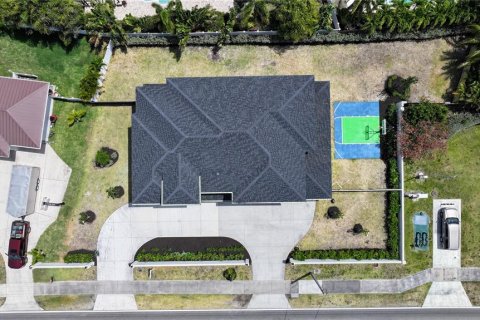 House in Indialantic, Florida 7 bedrooms, 426.7 sq.m. № 1654970 - photo 7